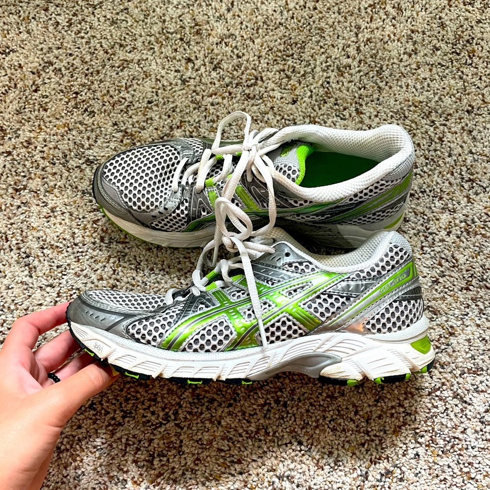 ASICS women’s tennis shoes